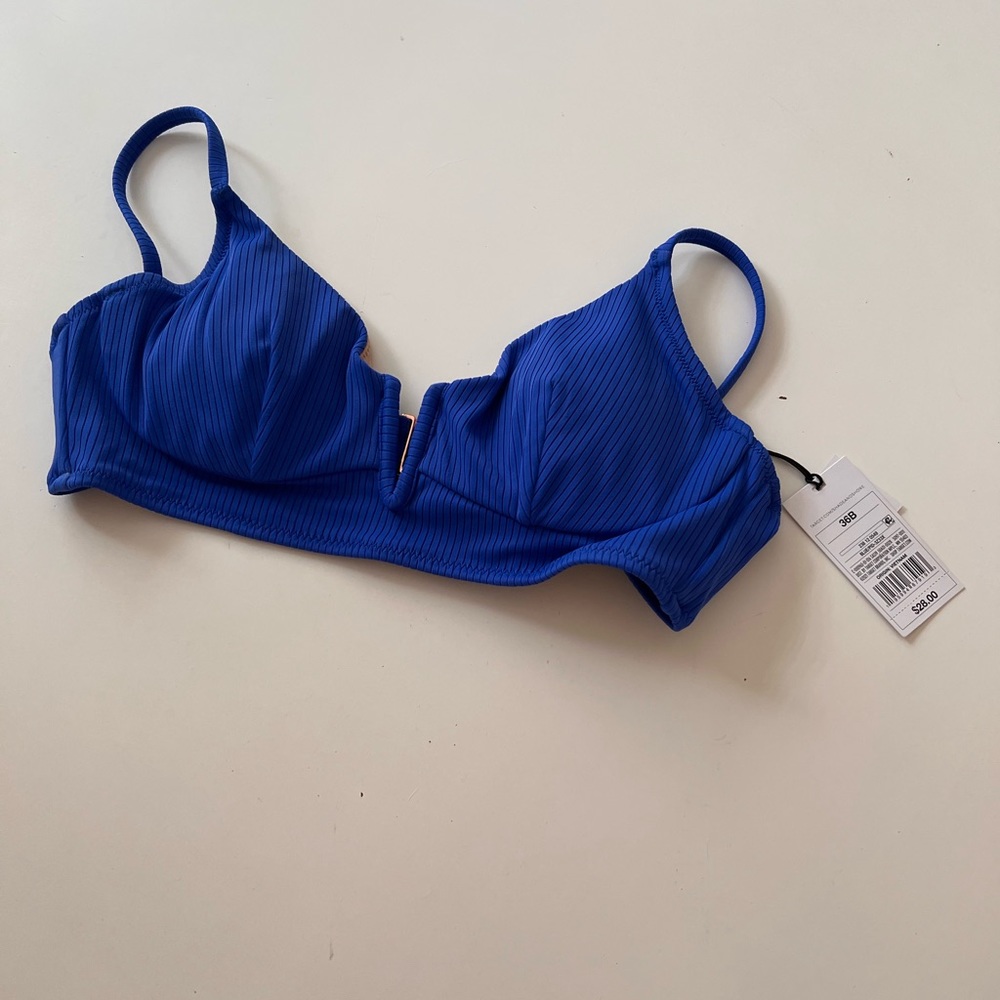 Target swim suit top.. size 36b. Beautiful blue color